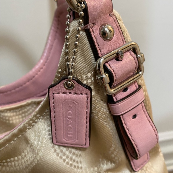 COACH Madison Op Art Maggie Shoulder Bag. In great condition! - Picture 3 of 11